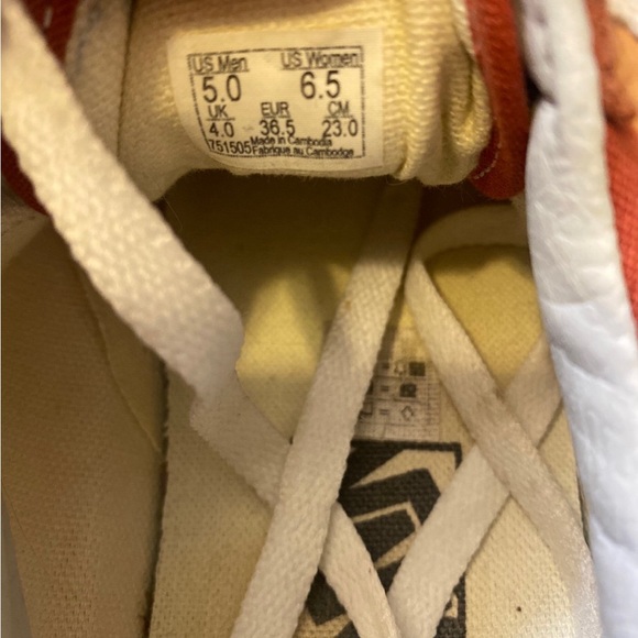 Old Skool Vans in Hot Sauce Red - Picture 3 of 4